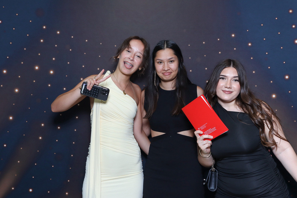 ZD260628112736-40 | Fotoshop von zweidimensional Fotografie. Ihr Fotograf im Aargau. Abzüge von Ihrem Fotobox Event bestellen.Abzüge von Ihrem Hochzeit bestellen.Abzüge von Ihrem Schulfotograf bestellen.
