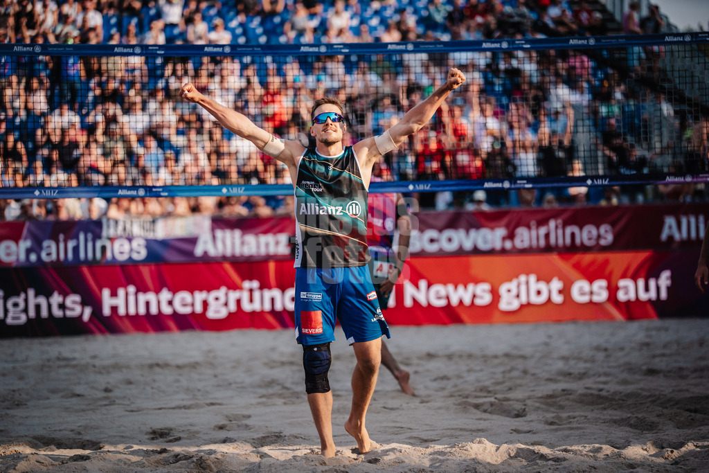 Beachvolleyball | Männer | Deutsche Meisterschaften 2025 Timmendorfer Strand | 04.09.2025 | David Poniewaz jubelt