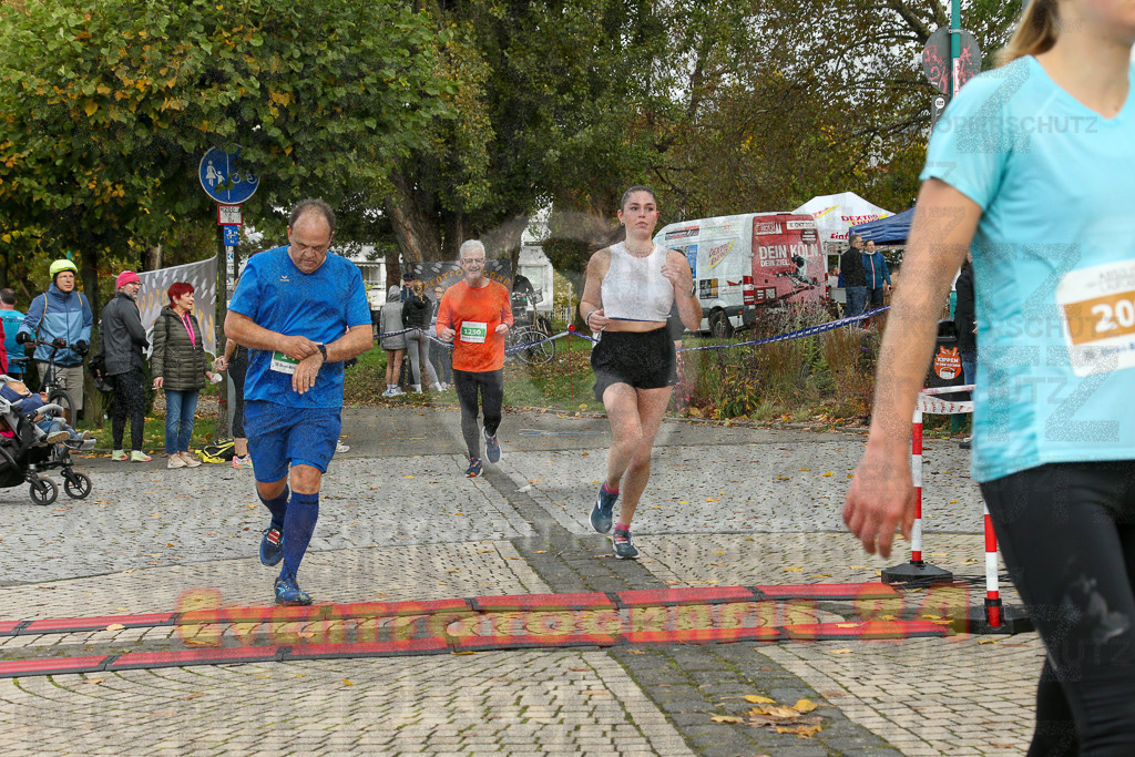 241020_1127_EX1_2422 | Sportfotografie im Rhein-Sieg Kreis, Köln, Bonn, NRW, Rheinland Pfalz, Hessen, etc. Unser Tätigkeitsfeld umfasst den Laufsport vom Volkslauf über den Marathon, Duathlon, Triathon bis zum Ultralauf wie Kölnpfad Ultra oder Schindertrail.