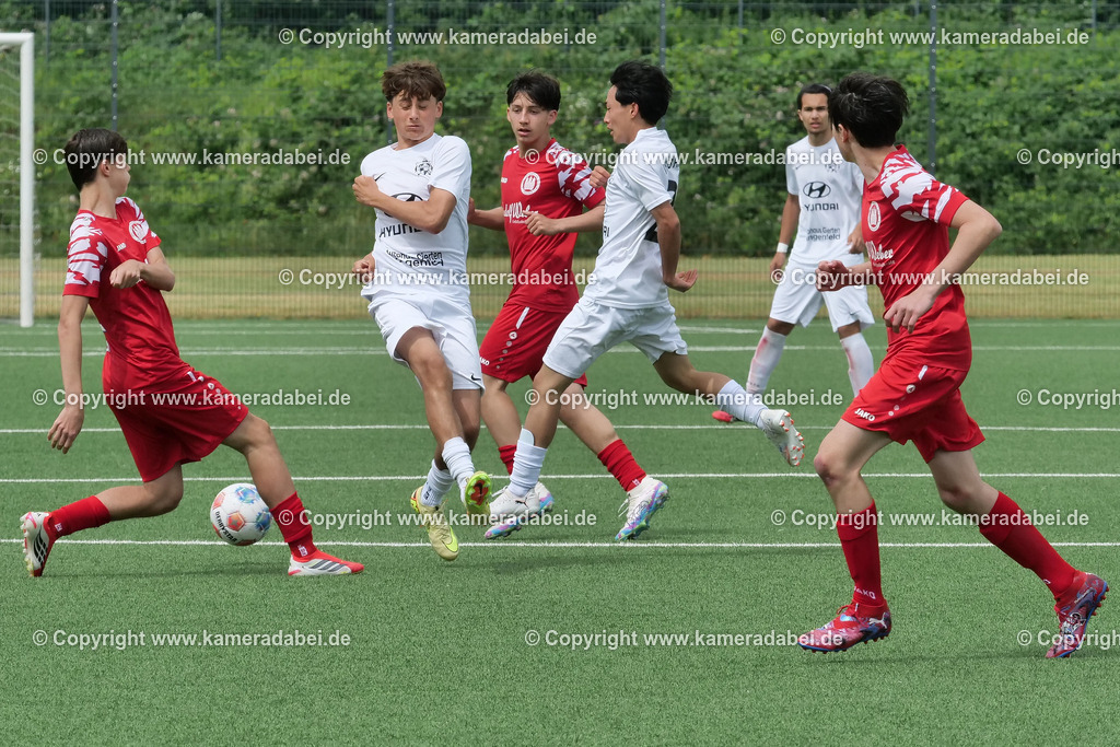 Fußball : C-Junioren : Aufstieg Regionalliga West : SUS 09 Dinslaken - Vfb 03 Hilden am 04.06.2026 in Dinslaken | Fußball : C-Junioren : Aufstieg Regionalliga West : SUS 09 Dinslaken (rotr Trikots)- Vfb 03 Hilden (weiße Trikots) am 04.06.2026 in Dinslaken - Realisiert mit Pictrs.com