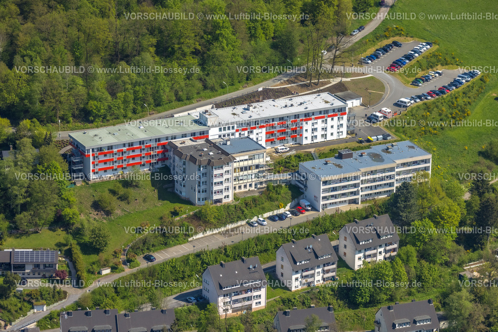 Meschede230500848 | Luftbild, DRK Seniorenzentrum Bernhard-Salzmann-Haus, DRK-Bildungsinstitut für Gesundheitsberufe, Meschede-Stadt, Meschede, Sauerland, Nordrhein-Westfalen, Deutschland