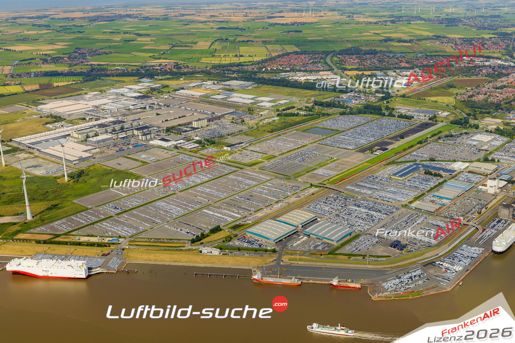 Schrägluftbild  Larrelt  Emden - Das Luftbild wurde 2025 vom UL-Flugzeug heraus erstellt (ohne Drohne- keine Drohnenaufnahme ) - Hochauflösende Luftaufnahme -Nicht vergleichbar mit Google Maps oder Satelittenbilder- Die Geschenkidee !Mit Lizenz und Bildrechte bestellbar