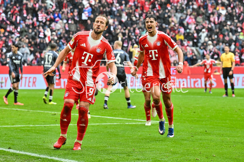 FC Bayern München - Eintracht Frankfurt | MUNICH, GERMANY - 21. FEBRUARY: Jubel der Hausherren nach dem Treffer zum 2-0 durch Harry KANE (FC Bayern Munich 9) / Tor / Torschuetze / Freude / Happy während dem Bundesligamatch zwischen dem FC Bayern München und der SG Eintracht Frankfurt am 23. Spieltag in der Allianz Arena / DFL REGULATIONS PROHIBIT ANY USE OF PHOTOGRAPHS AS IMAGE SEQUENCES AND/OR QUASI-VIDEO / Aleksandar PAVLOVIC (FC Bayern Munich 45)