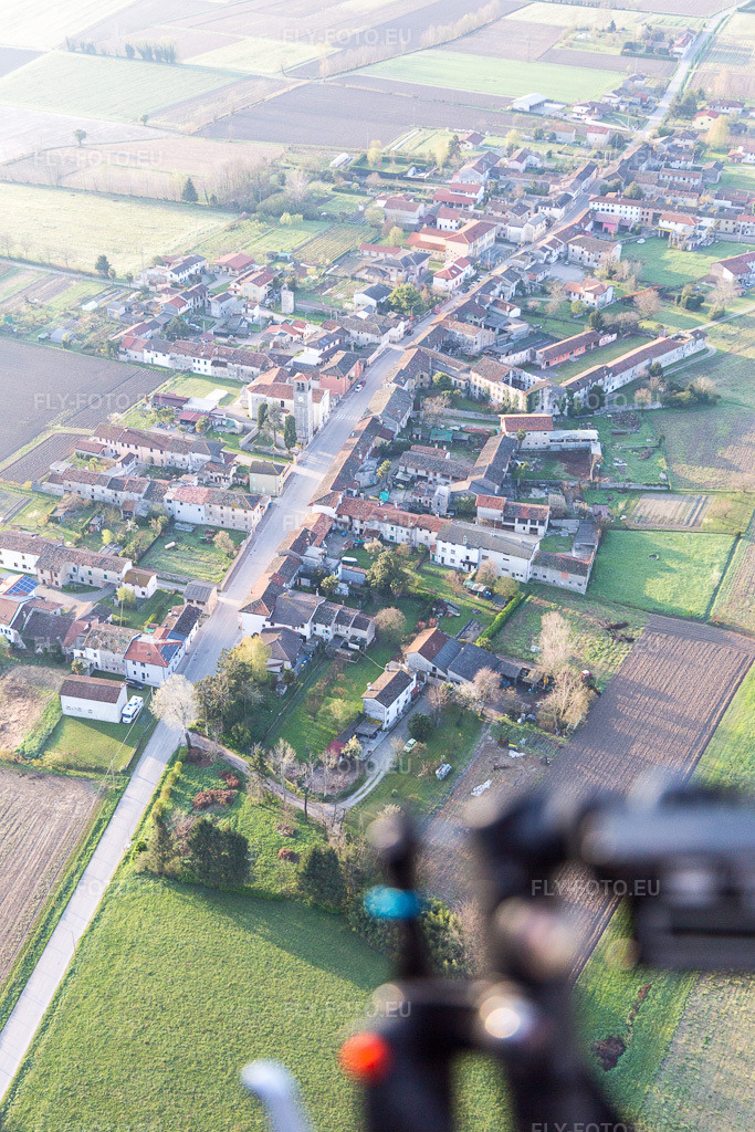 Vue aérienne: Vue de la ville à San Paolo dans le département Frioul-Vénétie Julienne, Italie. Photo: IMG_105654.jpg prise le 08/04/2018 par Werner Riehm/FLY-FOTO.eu – Résolution de l'original: 3648 x 5472 px