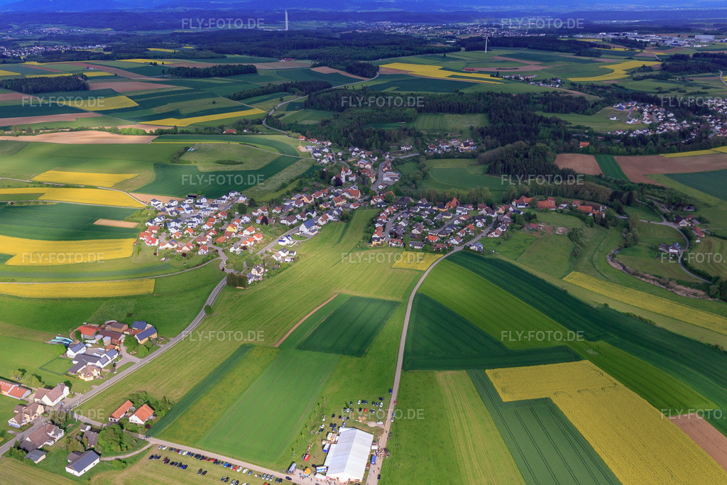 Luftbild: Dorfansicht aus Westen im Ortsteil Lackendorf in Dunningen im Bundesland Baden-Württemberg in Deutschland. Foto: IMG_114597.jpg vom 30.05.2019 durch Werner Riehm/FLY-FOTO.de