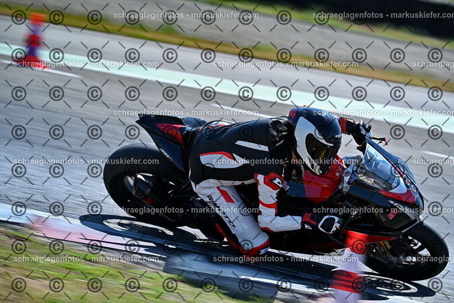 26bt04-0255 | markuskiefer.com - Realisiert mit Pictrs.com