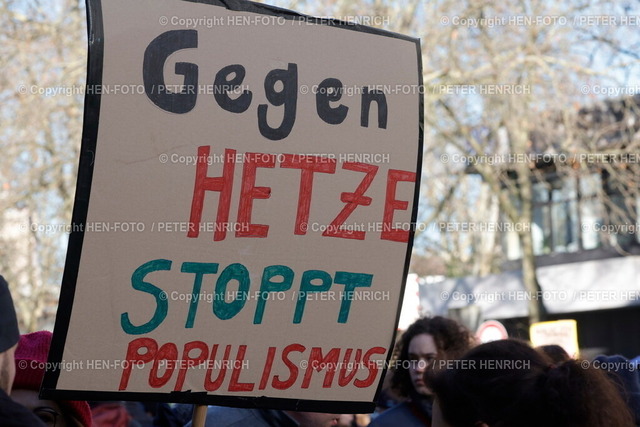 20250201-_11A9924-demo3-neuisenburg-afd-HEN-FOTO | 01.02.2025 Kundgebung und Demonstration Motto GEGEN ALICE WEIDEL AFD UND CO in Neu-Isenburg. Bündnisse gegen Rechtsruck und Faschismus demonstrieren in der Innenstadt nach Bundestagsabstimmung zum Antrag und Gesetz der CDU zur Migration Asylrecht Abschiebung Grenzkontrollen im Bundestagswahlkampf Bundestagswahl 2025 hier Gegen Hetze(Foto: Peter Henrich) - Realisiert mit Pictrs.com