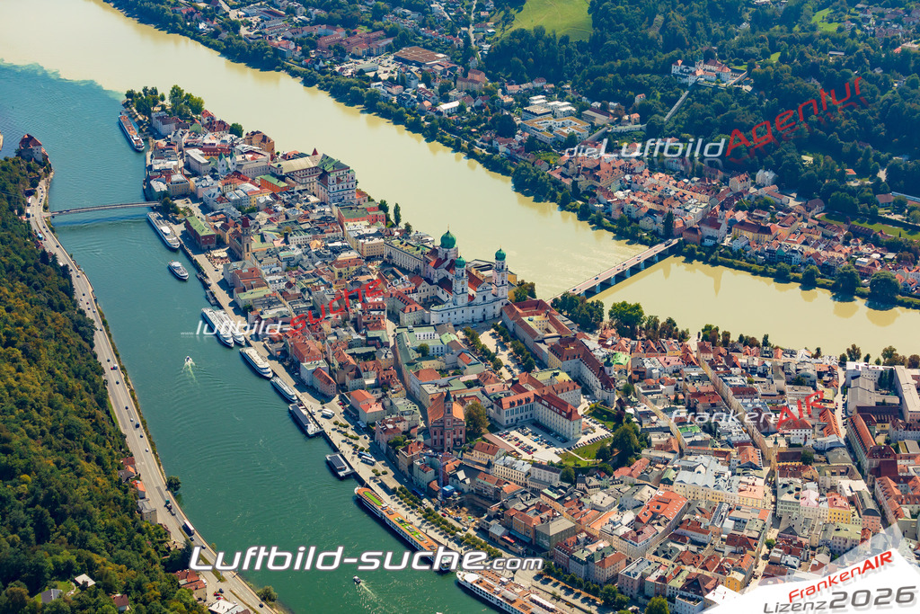 Luftaufnahme der Stadt Passau - Die Luftaufnahme wurde 2025 vom UL-Flugzeug heraus erstellt ( keine Drohne ) - Hochauflösende Luftaufnahme - für professionelle Ausdrucke geeignet. Die Geschenkidee !Mit Lizenz und Bildrechte bestellbar