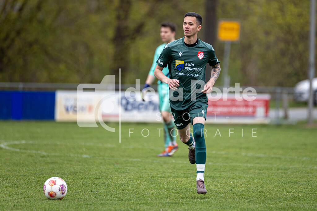 Oetzen - Kersten-Juergens_ Steven (Solo) vs Römstedt II 190426 dlP | immodelaporte-sportfotos - Realisiert mit Pictrs.com