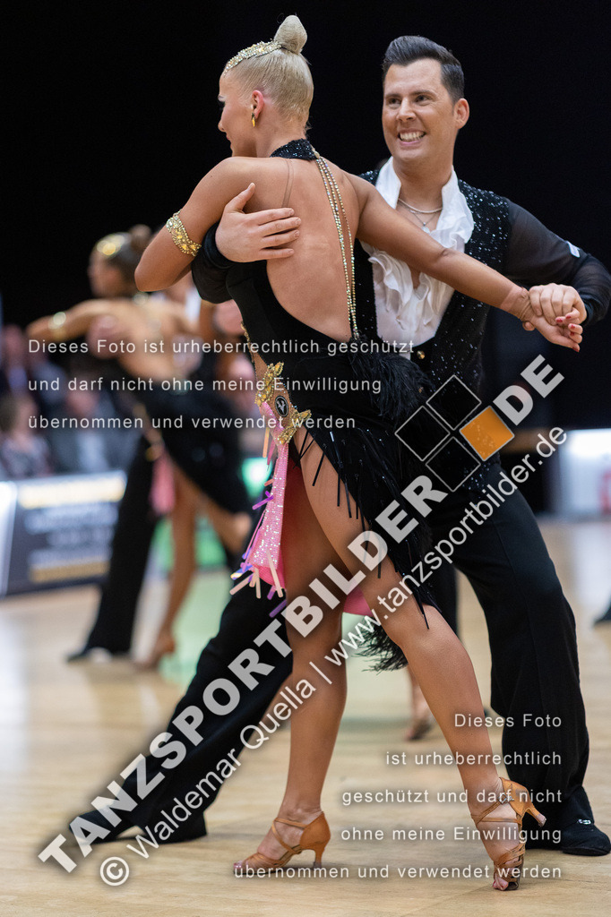 20230114-12102 | Hier finden Sie Tanz Bilder vom Latein und Standard Formationen tanzen. Sportbilder vom Tanzsport. Schöne Fotos und von Weltmeisterschaft, Europameisterschaft, Bundesliga, Regionalliga, Oberliga und Landesliga sowie von GOC Stuttgart, DanceComp, WM Bremen