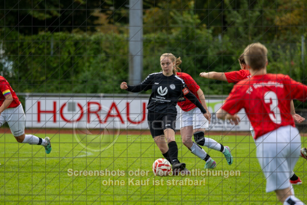 20250928_144329_0637 | #,1.FC Donzdorf (schwarz) vs. TV Derendingen (rot), Fussball, Frauen-Verbandsliga Württemberg, 03. Spieltag, Saison 2025/2026, Rasenplatz Lautertal Stadion, Süßener Straße 16, 73072 Donzdorf, 28.09.2025 - 13:00 Uhr,Foto: PhotoPeet-Sportfotografie/Peter Harich