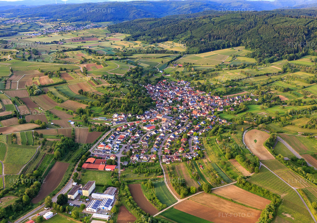 Luftbild: Ortsübersciht mit Rehaklinik im Ortsteil Broggingen in Herbolzheim im Bundesland Baden-Württemberg in Deutschland.Foto: IMG_147465.jpg vom 29.05.2025 durch Werner Riehm/FLY-FOTO.deAuflösung des Originals: 5025 x 3530 px