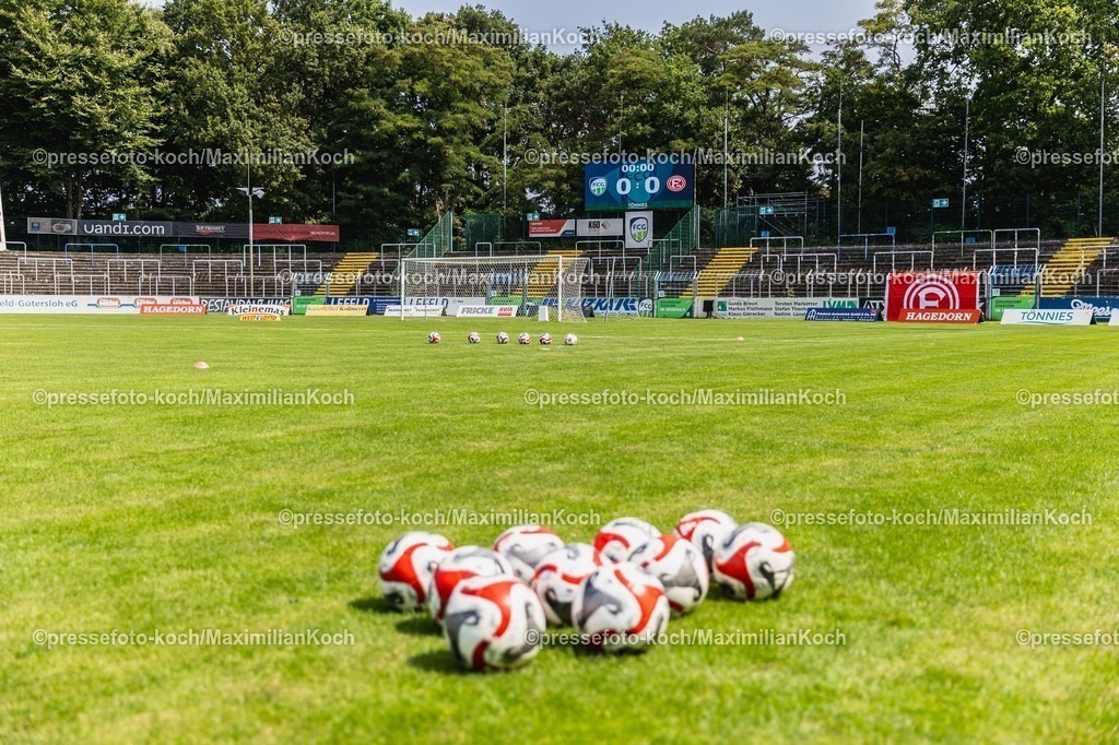 xkwix09082501003 | 09.08.2025, xkwix, Fußball, Regionalliga West, FC Gütersloh - Fortuna Düsseldorf 2, Ohlendorf Stadion im Heidewald: Anzeigetafel im leeren Stadion