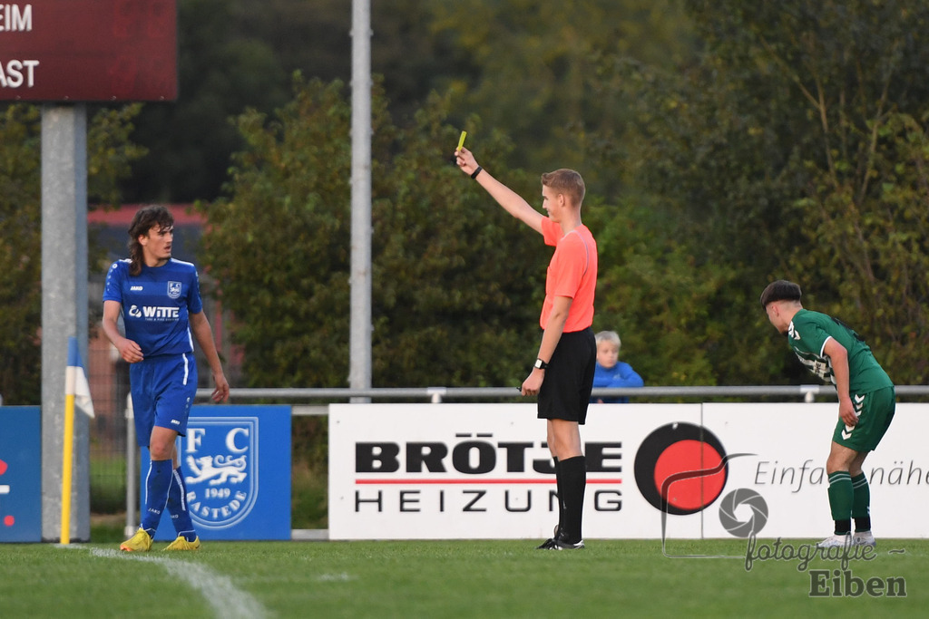 FC Rastede-VFL Oldenburg | A-Jugend Bezirkspokal; FC Rastede (blau)-VFL Oldenburg (grün) am 16.08.2023 in Rastede (Sportanlage Köttersweg), Deutschland, Photo: Philip Eiben 2023 - Realisiert mit Pictrs.com