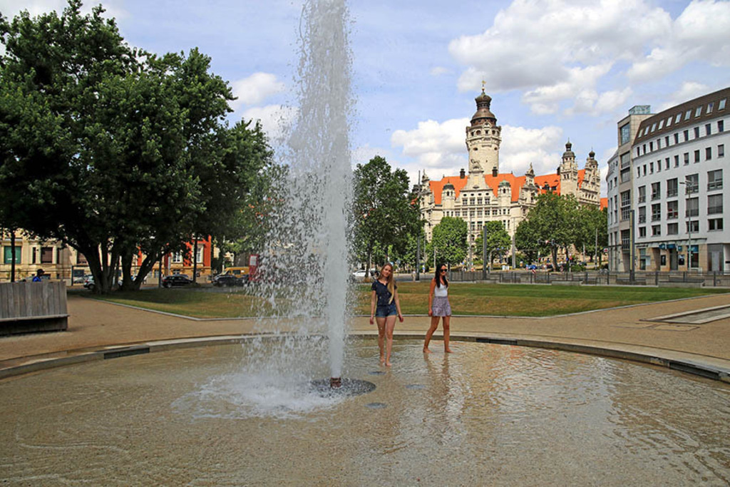 Foto: Leipzig - Fritz von Harck Anlage | Das Team hinter BILDLEXIKON LEIPZIG bündelt historische wie aktuelle Informationen über die Stadt Leipzig in Text und Bild auf einer Plattform und stellt diese der interessierten Öffentlichkeit zur Verfügung.