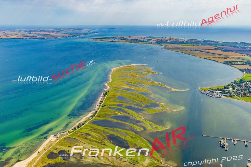 Luftaufnahme Graswarder Heiligenhafen - Die Luftaufnahme wurde 2025 vom UL-Flugzeug heraus erstellt ( ohne Drohne ) - Hochauflösende Luftaufnahme - für professionelle Ausdrucke geeignet. Die Geschenkidee !Mit Lizenz und Bildrechte bestellbar