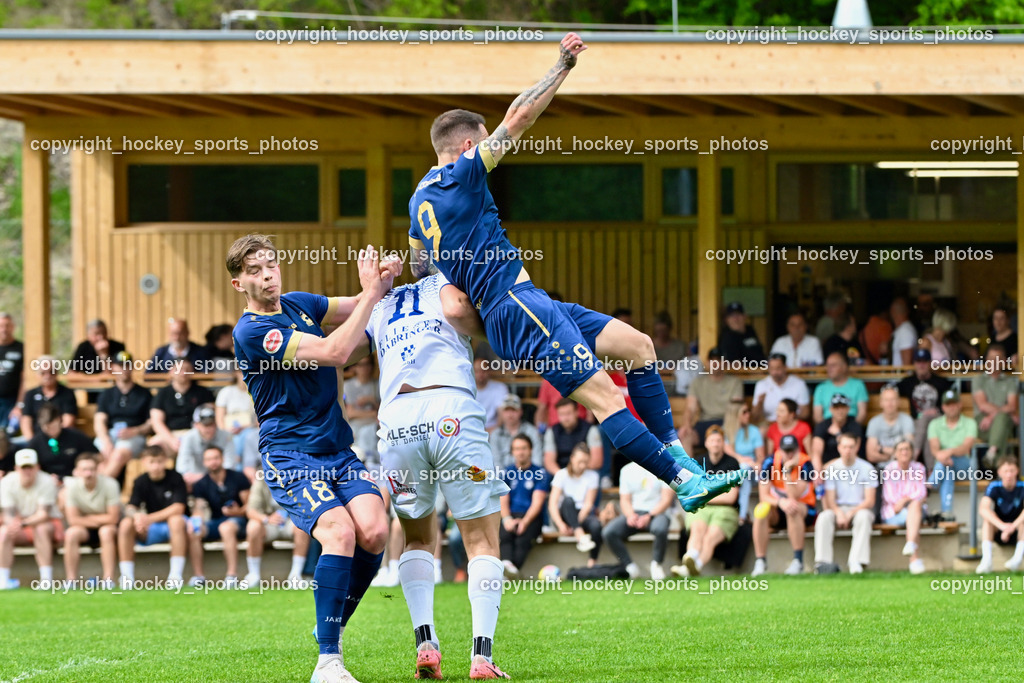 ATUS Velden vs. SV Dellach Gail | #18 Nicolas Manuel Modritz ATUS Velden, #11 Saso Kovacevic Dellach Gail, #9 Tom Zurga ATUS Velden, ATUS Velden vs. SV Dellach Gail, ATUS Velden vs. SV Dellach Gail am 03.05.2025 in Velden (Wald Arena Velden), Austria, (Photo by Bernd Stefan)
