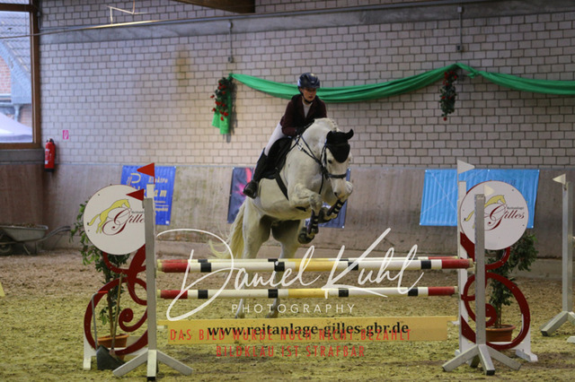 IMG_0817 | Deine Turnierfotos vom Reitturnier online kaufen: Dressur, Springen & Siegerehrung. Professionelle Pferdefotografie aus dem Rheinland – als Download & Print.Alternative: Turnierfotograf für den Pferdesport: Finde deine Fotos von Dressur- und Springturnier