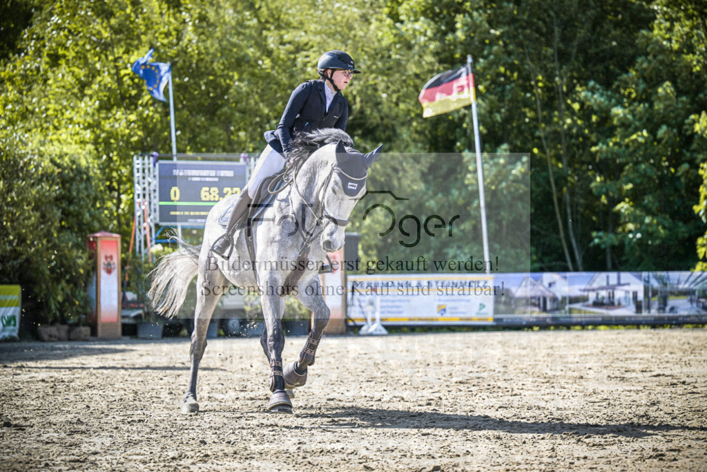 DOS_8968 | Entdecke hochwertige Reitturnierfotos von Foto Oger. Professionell, emotional und authentisch – jetzt Lieblingsmomente im Shop bestellen. - Realisiert mit Pictrs.com