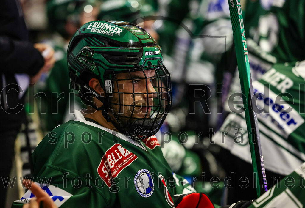 2023-11-12_083_TSV_Erding_gegen_EHC_Koenigsbrunn | Erding, Deutschland, 12.11.2023:
Eishockey, Bayernliga Vorrunde 2023 / 2024, 9. Spieltag, TSV Erding gegen EHC Königsbrunn, Endergebnis: 3:2

Daniel Krzizok (Erding Gladiators, #18)

Foto: Christian Riedel / fotografie-riedel.net