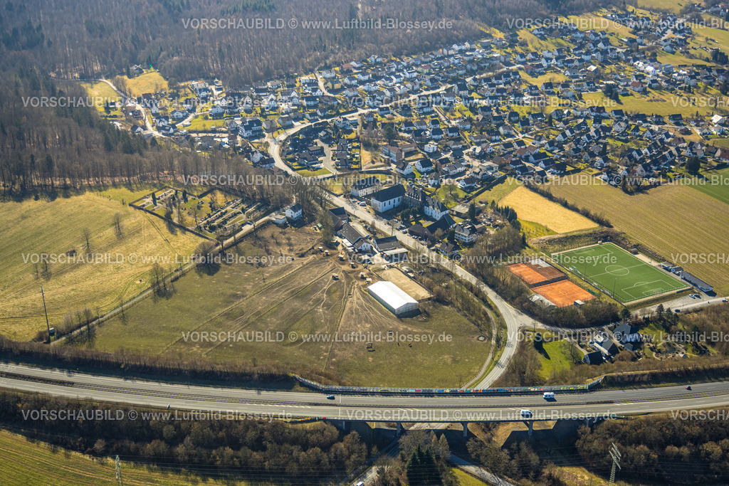 Arnsberg250305270 | Luftbild, Fußballstadion des TUS Rumbeck, Tennisplätze, Im Windfirkel, Kloster mit Kirche St.Nikolaus und Ortsansicht Rumbeck, Arnsberg, Sauerland, Nordrhein-Westfalen, Deutschland