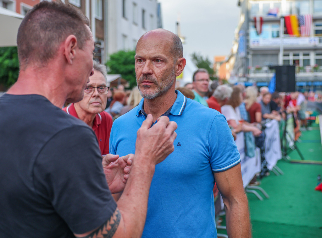 top-top.de-250828-262 | Foto, Video, Fotografie, Videografie, Fotobox, DJ, Discjockey, Musik, Musikbox, Veranstaltung, Photobooth, Amazon, Ebay, Buchtipp, Bestseller, Autor, Verlag, Buch, Wesel, Hamminkeln, NRW, Dinslaken, Rees, Drohne, Hochzeit, Party, Fotobox, Wesel, Fotograf