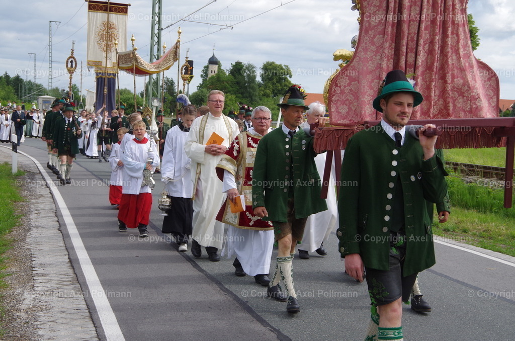IMGP6716 | fotografiert von Axel PollmannLeonhardi Wallfahrt Benediktbeuern und Murnau, Fronleichnam, Fasching, Landschaft im Loisachtal und Benediktbeuern  - Realisiert mit Pictrs.com