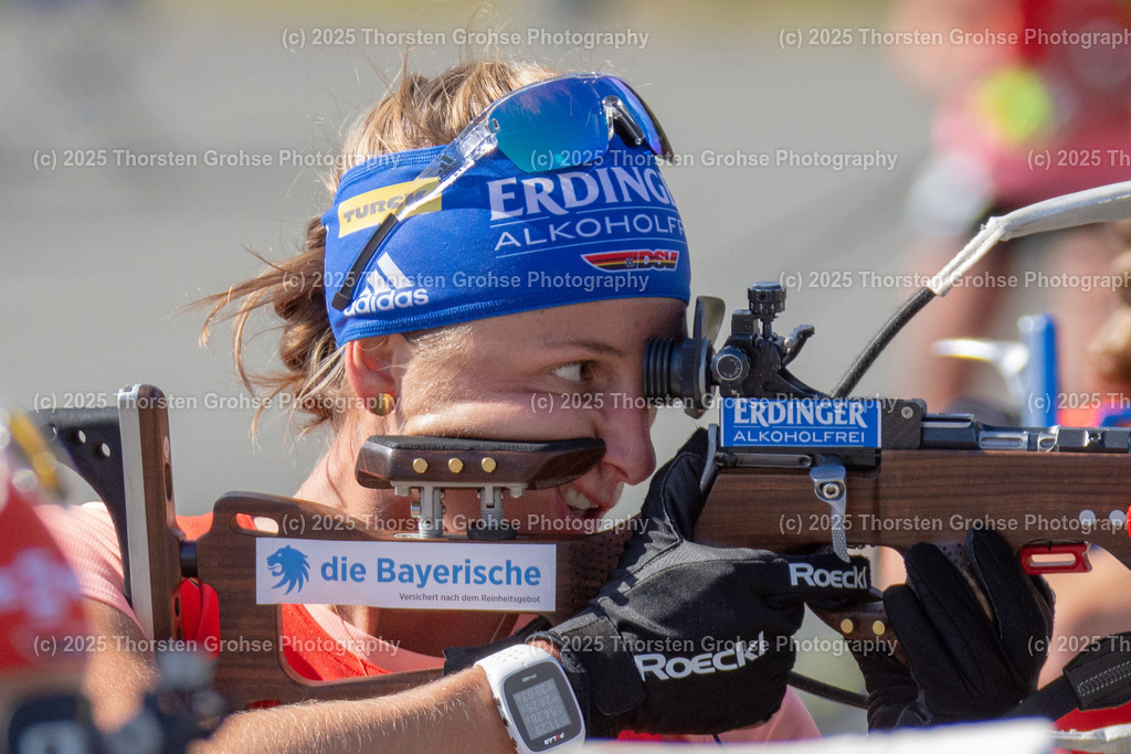Deutsche Meisterschaften Biathlon 2018 | Deutsche Meisterschaften Biathlon 2018, Massenstart Frauen am 15.09.2018 in der DKB SKI ARENA in Oberhof, (Deutschland)

Bild: Vanessa Hinz vom SC Schliersee / Zoll (11) - Realisiert mit Pictrs.com