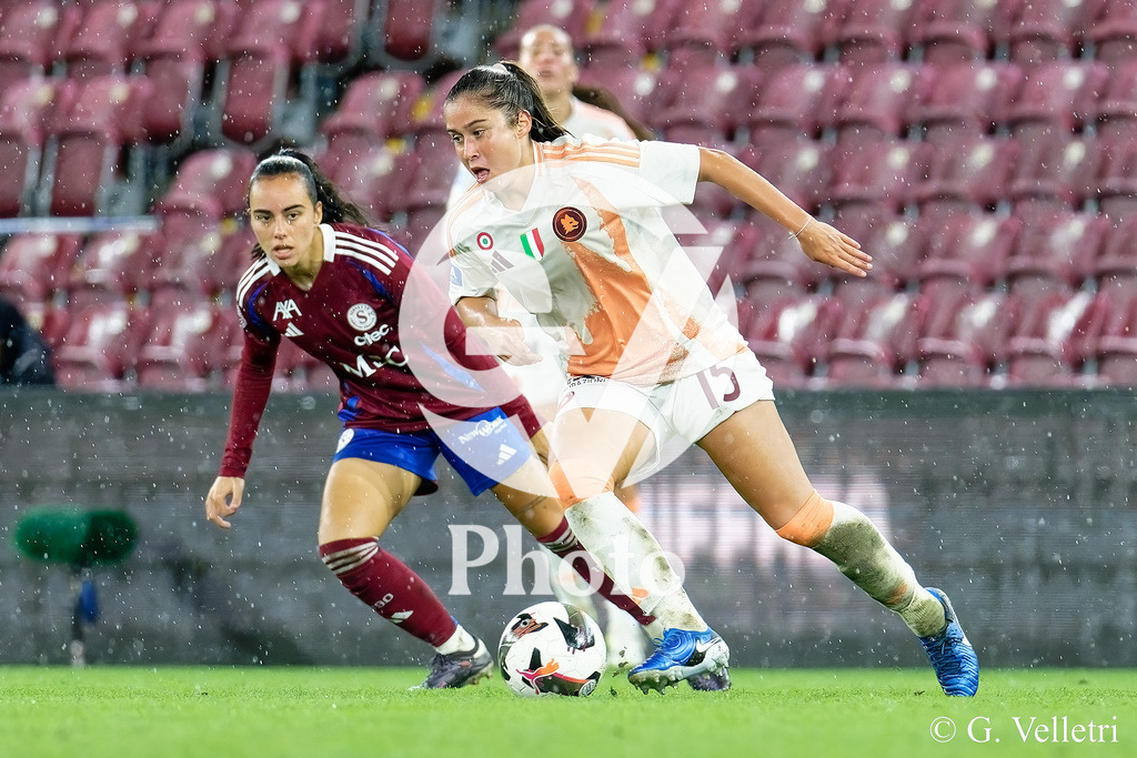 Women's Champions League - Servette FCCF v As Roma | Giulia Dragoni (15 As Roma) in action during the Women's Champions League game between Servette FCCF and As Roma at Stade de Genève in Geneva, Switzerland