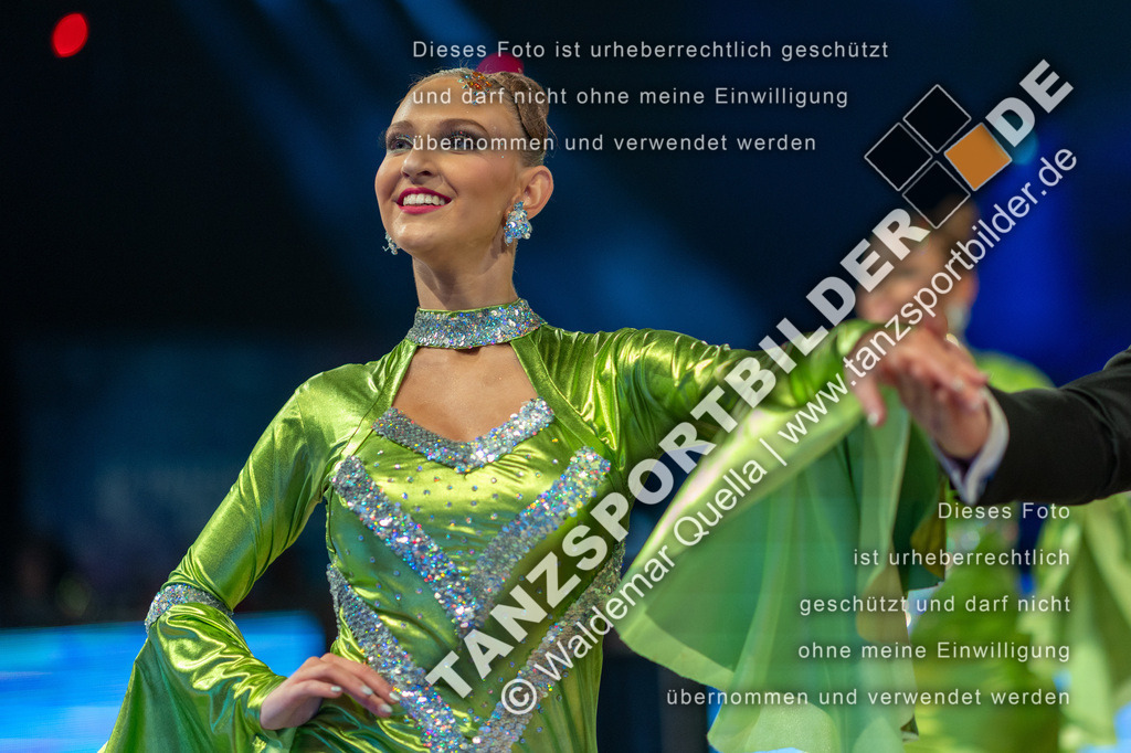 20251206-00775 | Hier finden Sie Tanz Bilder vom Latein und Standard Formationen tanzen. Sportbilder vom Tanzsport. Schöne Fotos und von Weltmeisterschaft, Europameisterschaft, Bundesliga, Regionalliga, Oberliga und Landesliga sowie von GOC Stuttgart, DanceComp, WM Bremen
