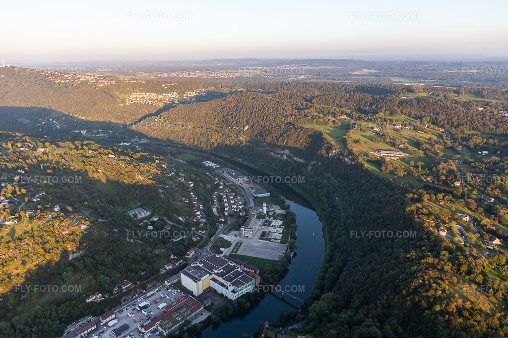 Aerial view: Friche Artistique Besançon, Parc de la Rhodiacéta in the district Brégille in Besançon in the state Doubles, France. – Photo: IMG_129677.jpg taken on 09/23/2021 by Werner Riehm/FLY-FOTO.com – Resolution of the original: 5472 x 3648 px