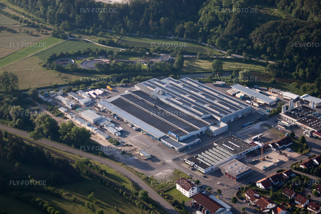 Luftbild: Verwaltungsgebäude des Industriegebietes Heinkel Modulbau GmbH im Ortsteil Gerhausen in Blaubeuren im Bundesland Baden-Württemberg in Deutschland. Foto: IMG_67148.jpg vom 08.06.2014 durch Werner Riehm/FLY-FOTO.de