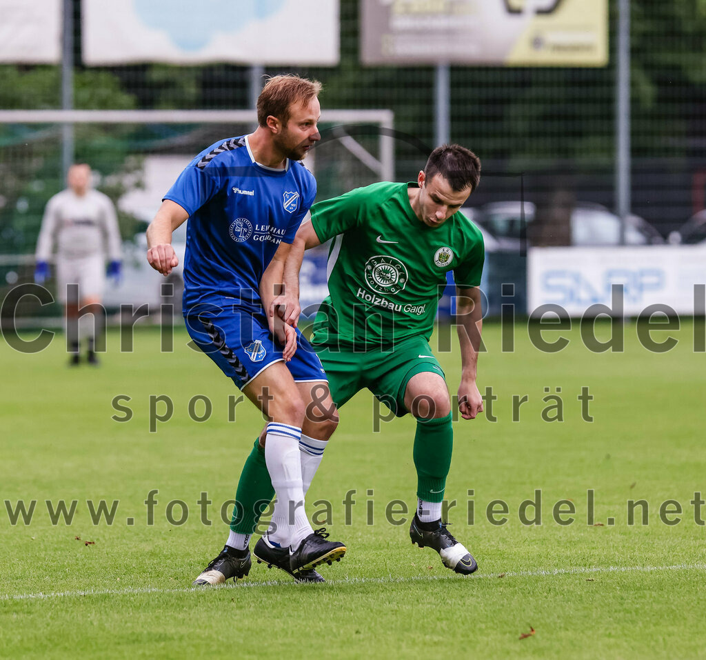 2023-08-04_023_FC_Forstern_gegen_FC_Langengeisling_II | Forstern, Deutschland, 04.08.2023:
Fußball, Kreisklasse 2023 / 2024, 1. Spieltag, FC Forstern gegen FC Langengeisling II, Endergebnis: 2:1

Kilian Kaiser (FC Langengeisling, #14), Tobias Keserü (FC Forstern, #6)

Foto: Christian Riedel / fotografie-riedel.net