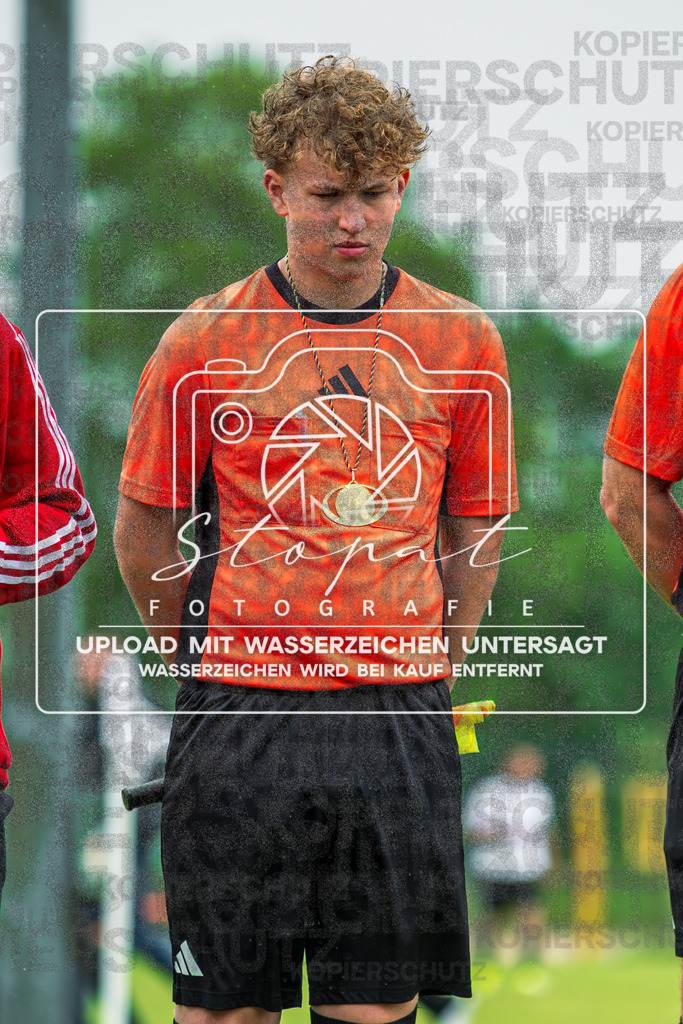 U17 Kreispokal Finale HK - SV Soltau vs. SG Fulde | Paul Meyer (Schiedsrichterassistent); U17 Kreispokal Finale HK - SV Soltau vs. SG Fulde am 07.06.2026 in Sportplatz Alter Schulweg, Schülern - Realisiert mit Pictrs.com