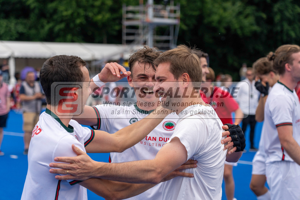 Final4_20250601-1517-HK108761 | Krefeld, Deutschland, 01.06.2025:  Feldhockey Final4 2025 – „Deutsche Feldhockey-Meisterschaften 2025“ Crefelder HTC - Rot-Weiss Köln (Finale Herren) im Gerd-Wellen-Hockeyanlage am 01.06.2025 in Krefeld, Deutschland. (Foto von Kramhöller/Fehrmann/Kaste)Krefeld, Germany, 01.06.2025: Feldhockey Final4 2025 – „Deutsche Feldhockey-Meisterschaften 2025“ Harvestehuder HTC - Düsseldorfer HC (Finale Damen) in Gerd-Wellen-Hockeyanlage at 01.06.2025 in Krefeld, Deutschland. (Foto from Kramhöller/Fehrmann/Kaste)