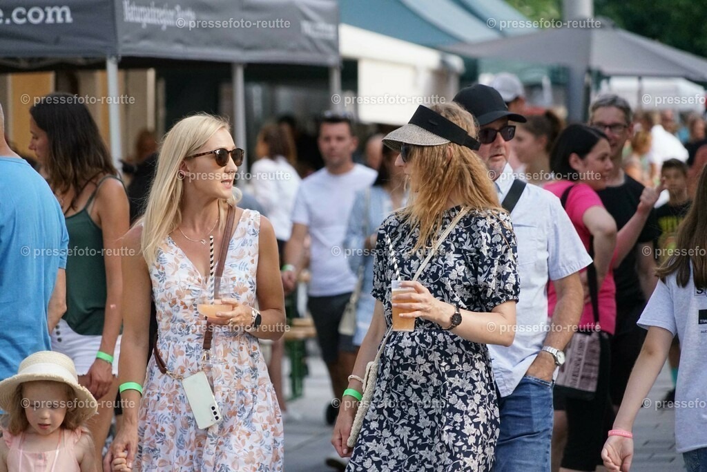 news-2023-Juli15-Marktfest_Reutte1-DSC05988 | Info aus dem Bezirk Reutte/Ausserfern Tirol sowie eine umfangreiche Bilddatenbank über die gesamte Region: Lechtal, Talkessel Reutte, Tannheimertal, Zwischentoren. Lech, Plansee, Zugspitze, Grenztunnel, B179, Fernpassstraße, Verkehr, Lawinen, Tradition, - Realisiert mit Pictrs.com