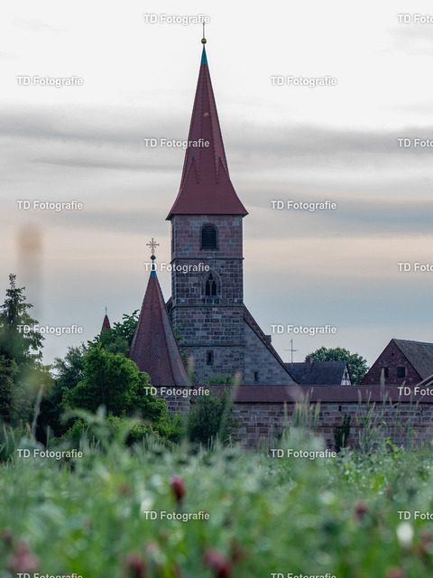 kraftshof_kirche-08579 | OLYMPUS DIGITAL CAMERA - Realisiert mit Pictrs.com