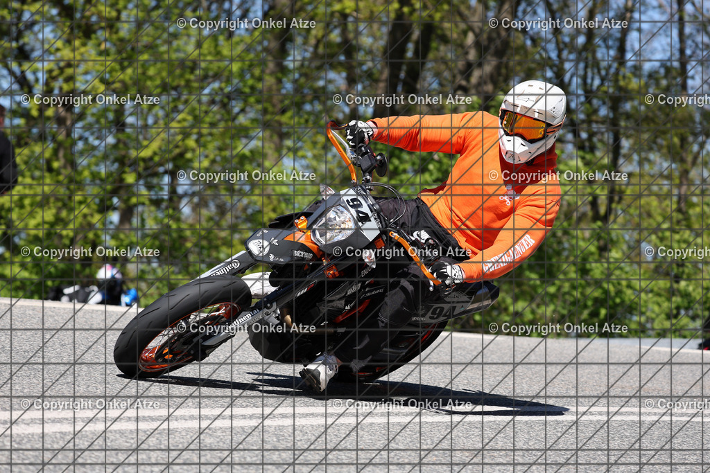 IMG_7300 | Fotograf am Kyffhäuser. Onkel Atze. Kyffhäuser Rennstrecke. Café36. Motorsportfotografie. - Realisiert mit Pictrs.com