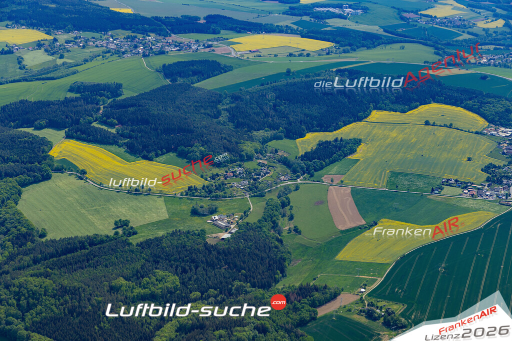 Die Luftaufnahme Reuth - Elsterberg wurde 2022 vom Flugzeug aus (keine Drohne) erstellt. Hohe Auflösung -für große Poster und Wandbilder geeignet - Garantiert!