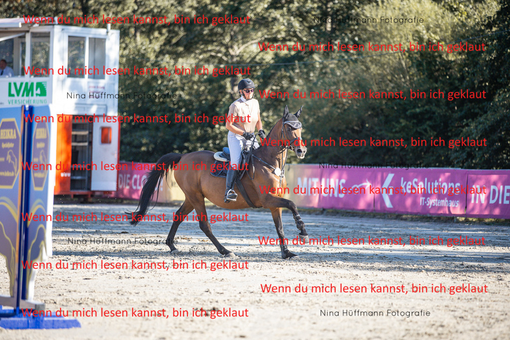 BK1A7790 | Turnierbilder Turnierfotos Nina Hüffmann Turnierfotografie Pferdefotografie Tierzeichnung Haustierzeichnung Pferdezeichnung Hundezeichnung Videograf  - Realisiert mit Pictrs.com