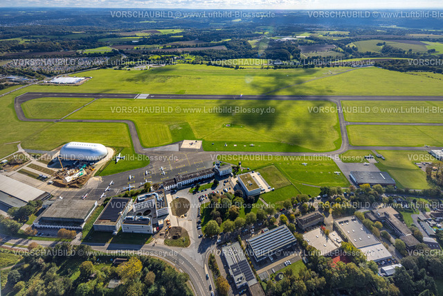 Essen241002253 | Luftbild, Flughafen Essen/Mülheim mit Startbahn und Landebahn, Zeppelinhalle mit Baustelle, Flugzeuge, Haarzopf, Essen, Ruhrgebiet, Nordrhein-Westfalen, Deutschland