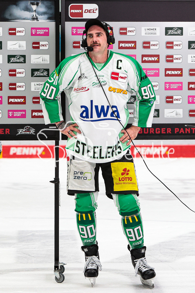 Augsburger Panther - Bietigheim Steelers | Constantin BRAUN (SCB #90) gibt nach der Partie ein Interview bei MagentaSport / Magenta Sport