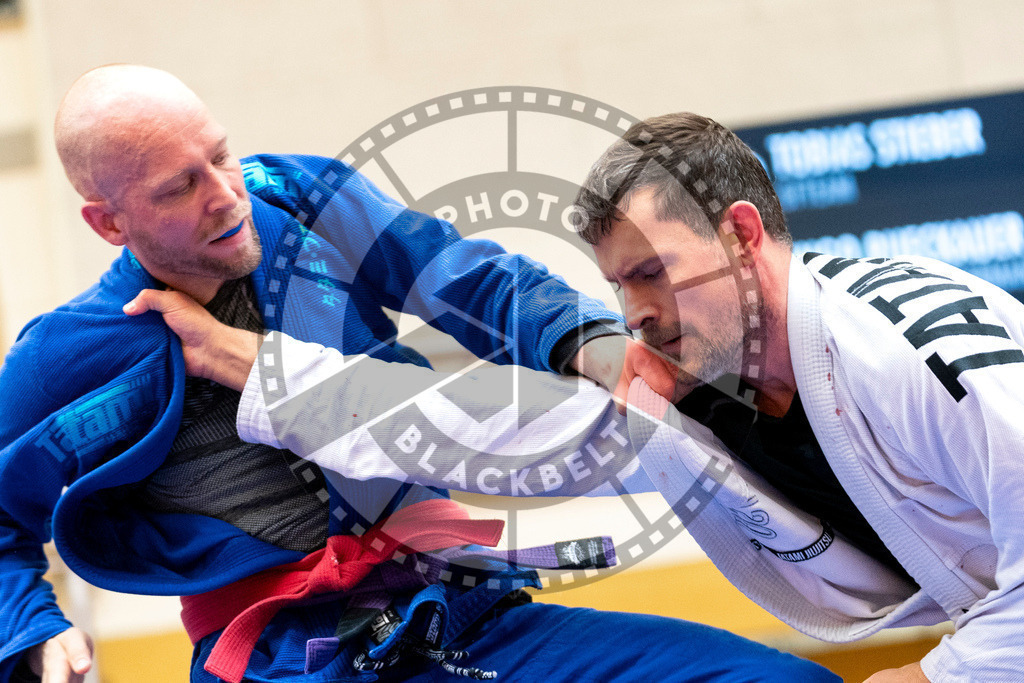 20231118PBB11291 | Fighters compete during the AJP Tour 600 Frankfurt Championship in Frankfurt/Main, Germany, on November 18, 2023.
