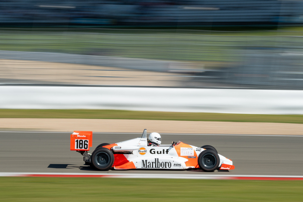 Belmot Oldtimer Grand Prix 2024 | 11.08.2024 Belmot Oldtimer Grand Prix 2024, Nürburgring,Deutschland, Bild: ADAC Graf Berghe von Trips Pokal HRA, #186 Volker Böhm im Dallara F386 von 1986 - Realisiert mit Pictrs.com