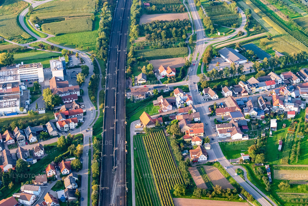 Luftbild: Straßburger Straße an den Bahngleisen mit KLOCKE Pharma-Service GmbH im Ortsteil Urloffen in Appenweier im Bundesland Baden-Württemberg in Deutschland. Foto: P1010226.jpg vom 15.09.2014 durch Werner Riehm/FLY-FOTO.deAuflösung des Originals: 5472 x 3648 pxKlocke Gruppe