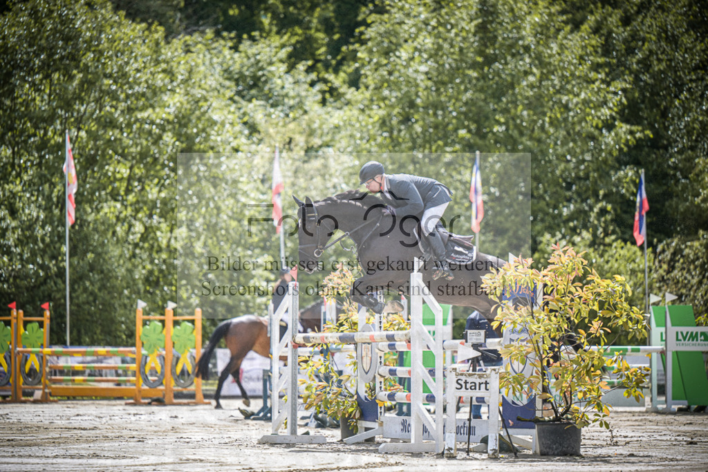 DOS_7730 | Entdecke hochwertige Reitturnierfotos von Foto Oger. Professionell, emotional und authentisch – jetzt Lieblingsmomente im Shop bestellen.Deutschlandweite Turnierfotografie. - Realisiert mit Pictrs.com
