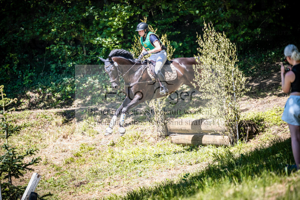 Vielseitigkeitsturnier Melle Oldendorf | Entdecke hochwertige Reitturnierfotos von Foto Oger. Professionell, emotional und authentisch – jetzt Lieblingsmomente im Shop bestellen.Deutschlandweite Turnierfotografie. - Realisiert mit Pictrs.com