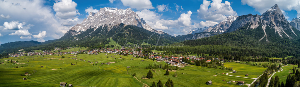 Tiroler Zugspitz Arena | Blick auf Ehrwald, Zugspitze und Sonnenspitze