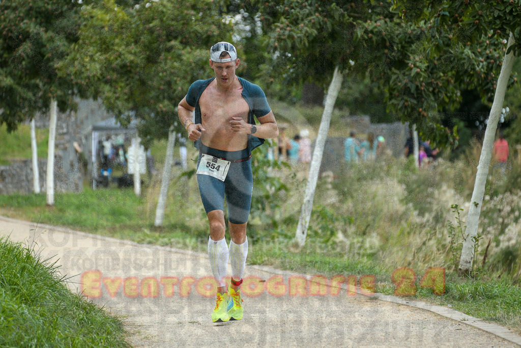 250824_1405_EX1_4918 | Sportfotografie im Rhein-Sieg Kreis, Köln, Bonn, NRW, Rheinland Pfalz, Hessen, etc. Unser Tätigkeitsfeld umfasst den Laufsport vom Volkslauf über den Marathon, Duathlon, Triathon bis zum Ultralauf wie Kölnpfad Ultra oder Schindertrail.