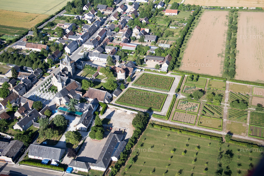 Luftbild: Ortsansicht in Talcy im Bundesland Loir-et-Cher in Frankreich. Foto: IMG_082194.jpg vom 20.06.2015 durch Werner Riehm/FLY-FOTO.de